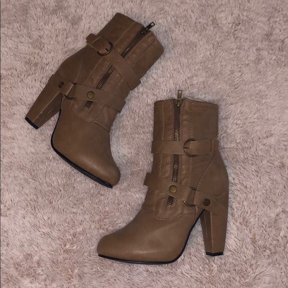 Charlotte Russe Tan boots - Picture 1 of 2